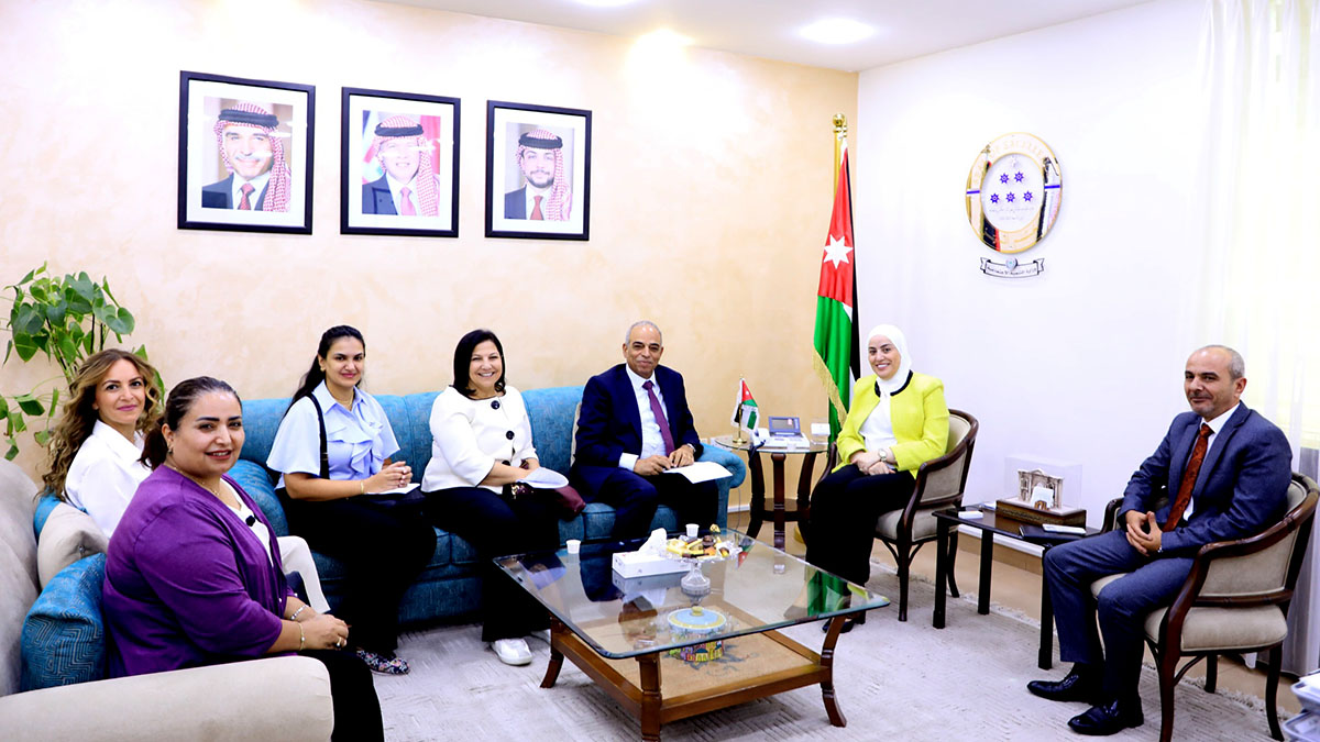 وزيرة التنمية الاجتماعية تبحث ومدير مركز الفينيق للدراسات سبل التعاون المشترك