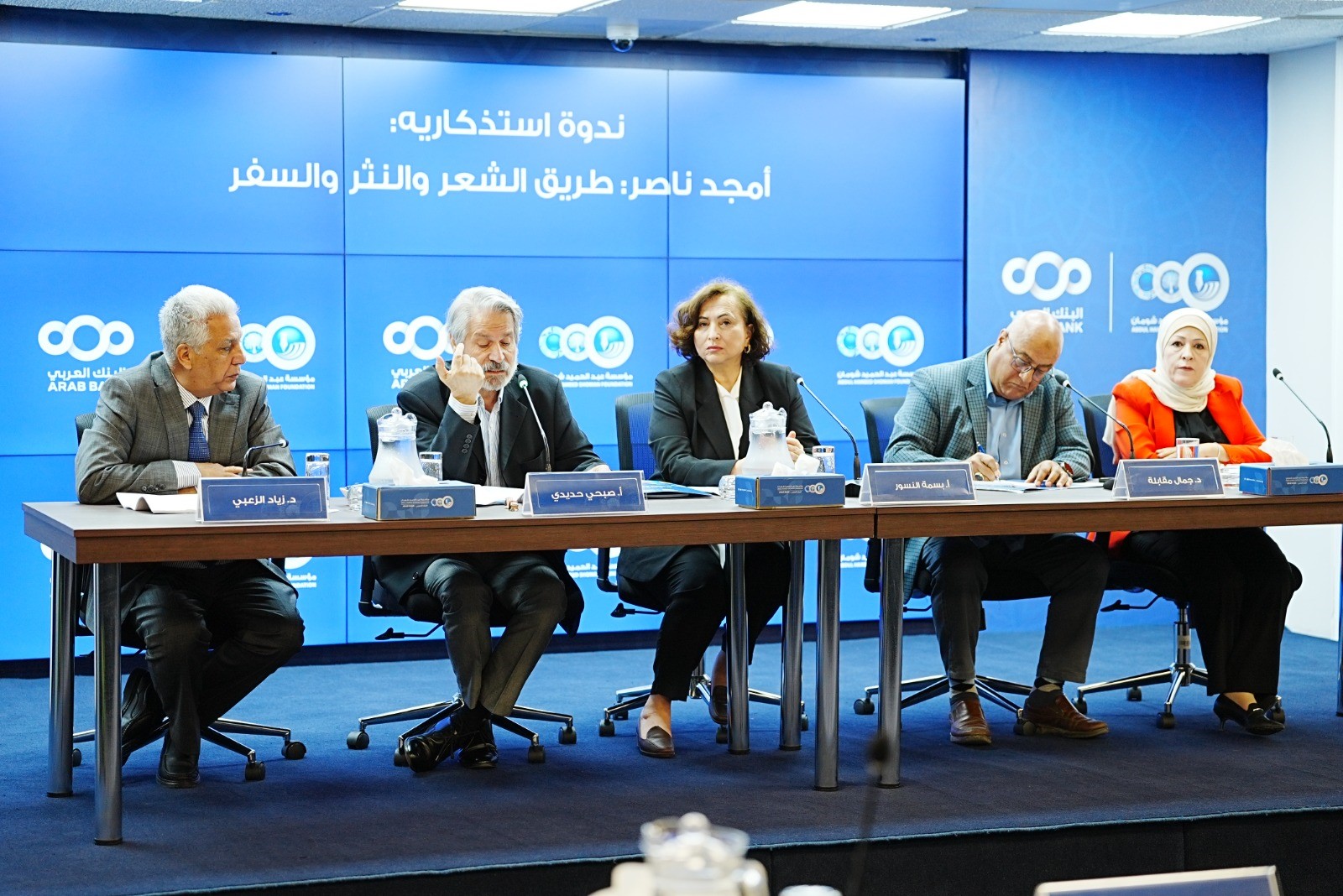 منتدون يستذكرون الشاعر الراحل أمجد ناصر