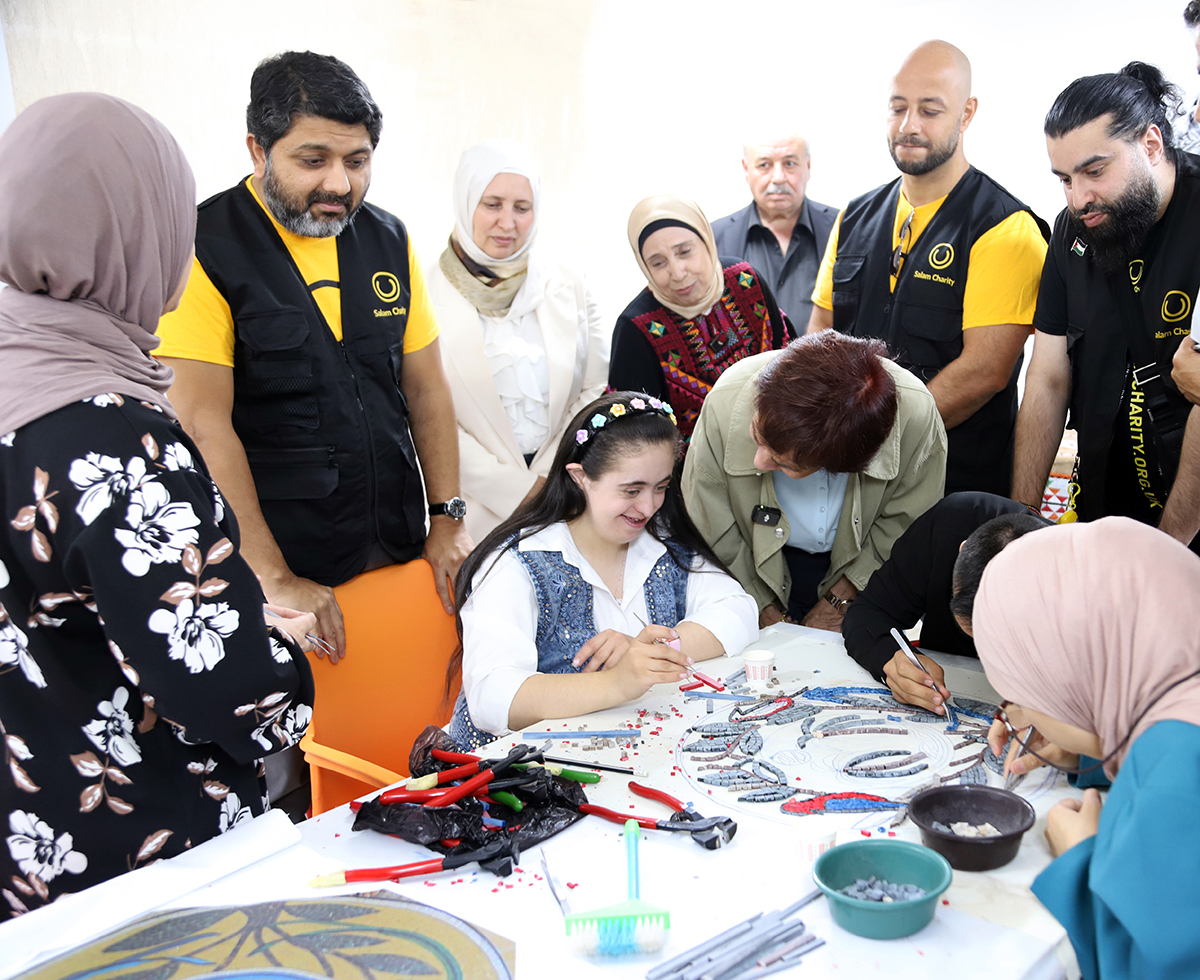 الأميرة بسمة بنت طلال تسلم مساعدات البر والإحسان لجمعيات في مادبا