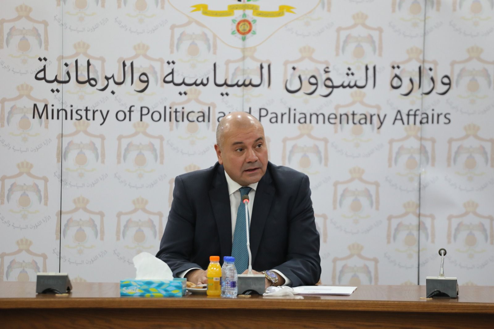 وزير الشؤون السياسية يلتقي قيادات حزب المحافظين الأردني