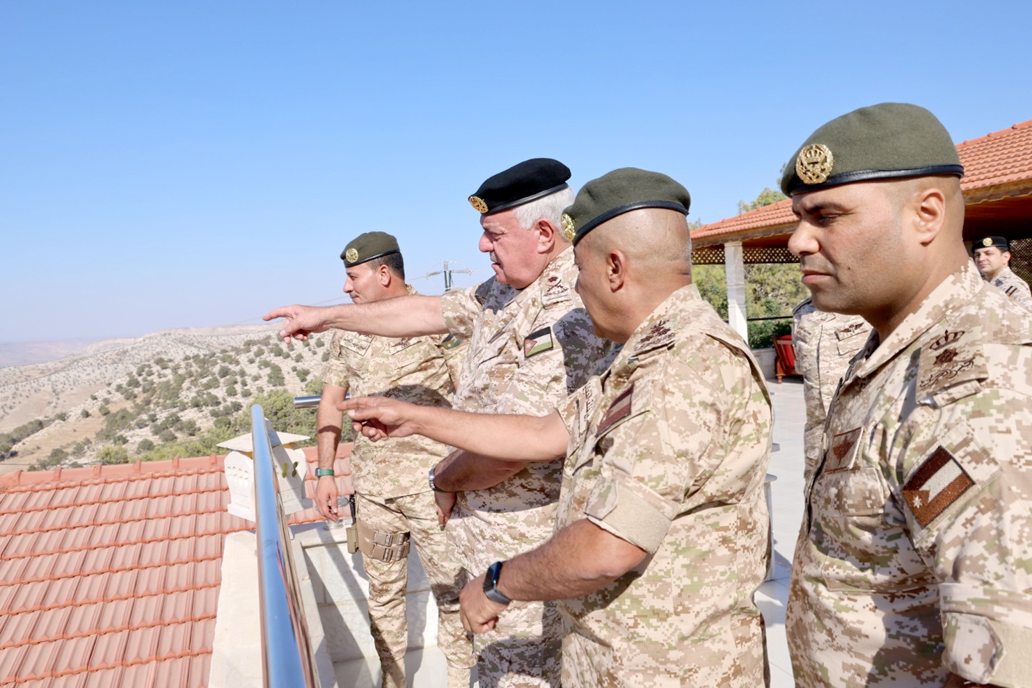 رئيس هيئة الأركان المشتركة يزور كتيبة حرس الحدود- 9 الملكية