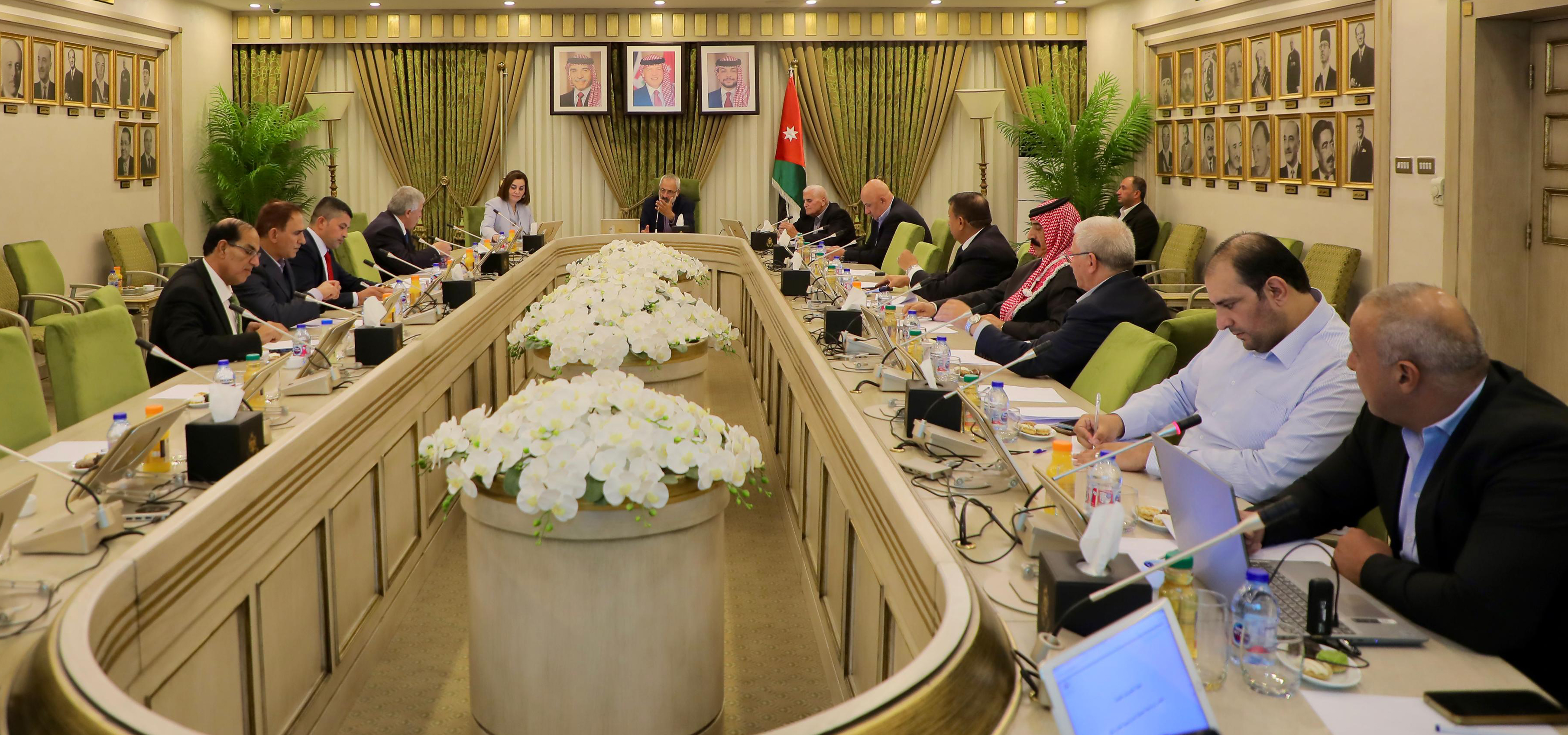 خدمات الأعيان تتابع تنفيذ إستراتيجية النقل العام