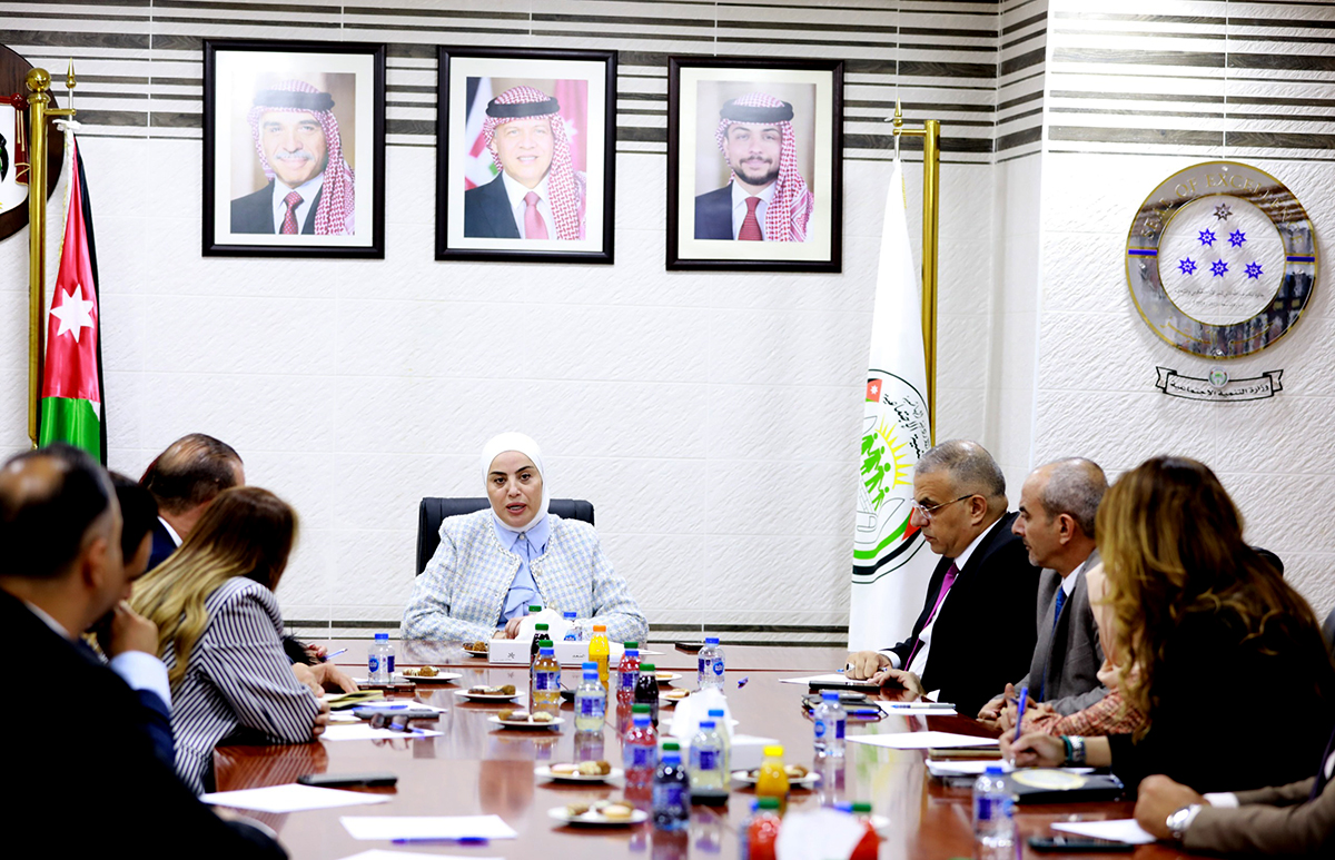 وزيرة التنمية الاجتماعية تلتقي رئيسة إتحاد المستثمرات العرب