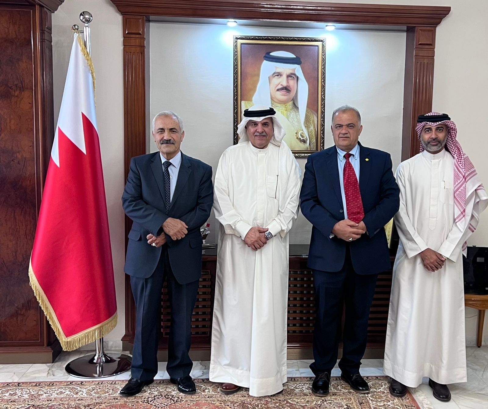 بحث التعاون في قطاع الطاقة المتجددة مع السفير البحريني