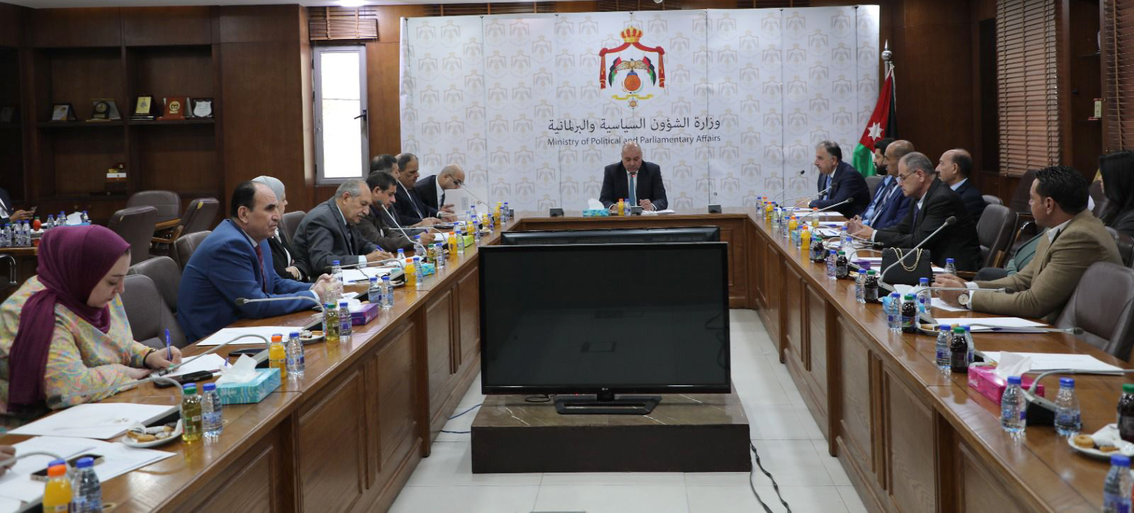 وزير الشؤون السياسية يلتقي قيادات حزب المحافظين الأردني