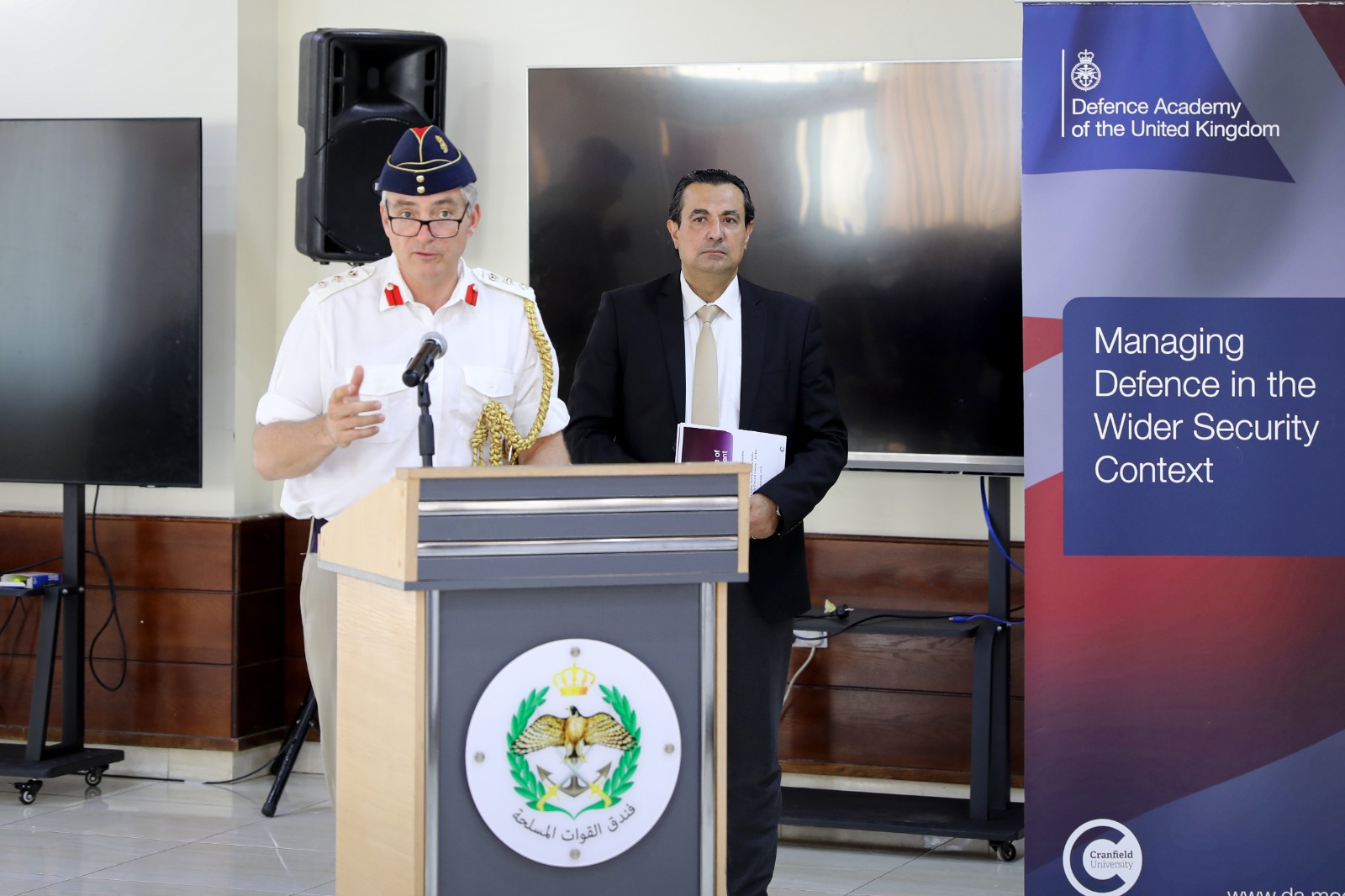 اختتام دورة الإدارة الدفاعية في السياق الأمني الأوسع 