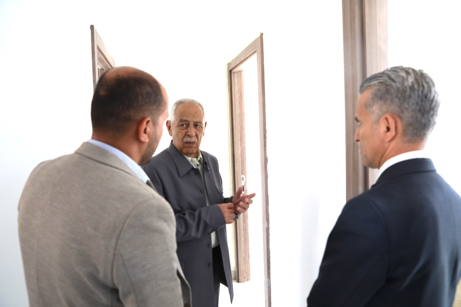  رئيس الديوان الملكي يتفقد مشاريع مبادرات ملكية تنموية في المفرق 