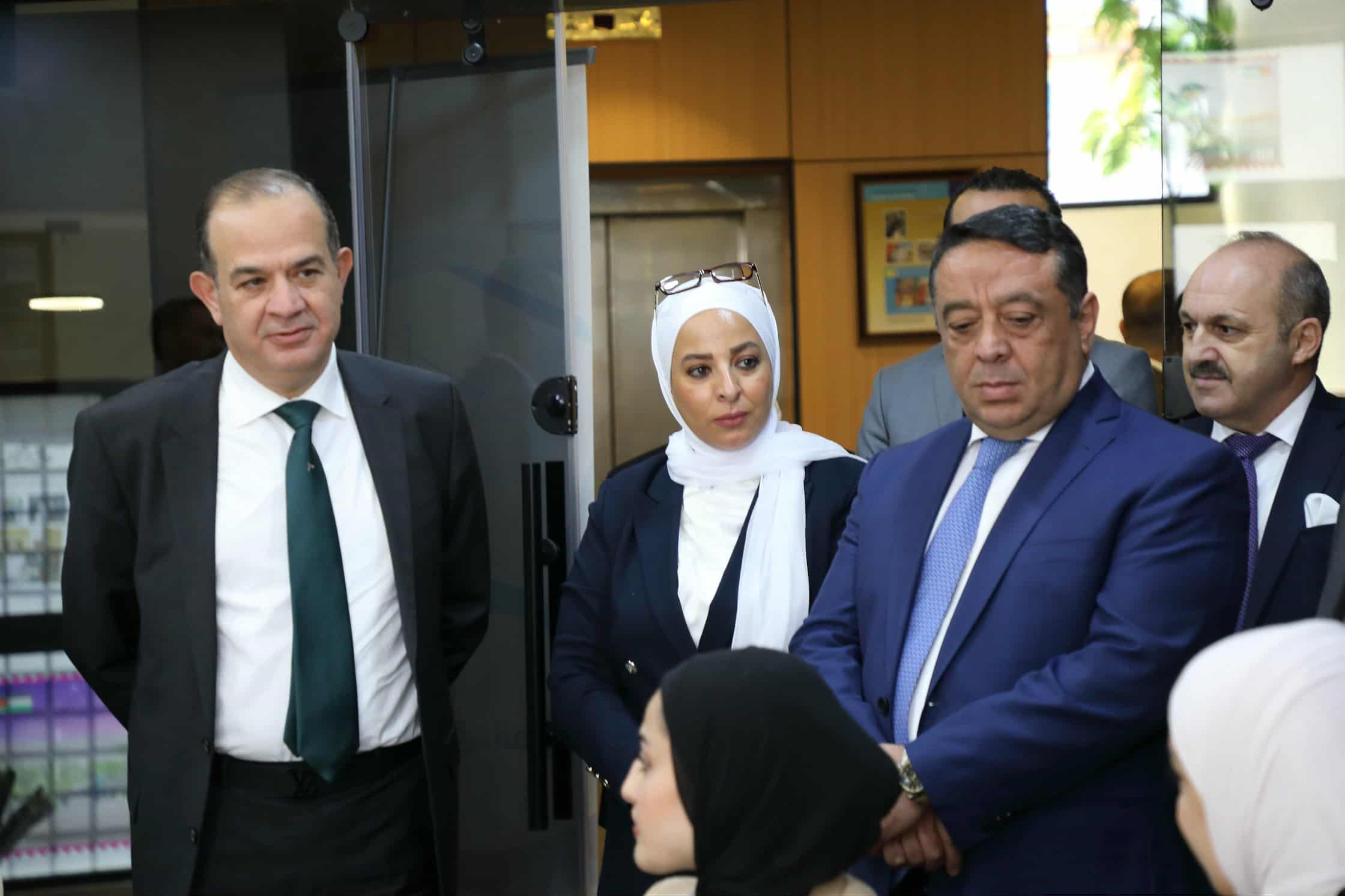 وزير الاقتصاد الرقمي يطلع  على البرامج التدريبية للأكاديمية الدولية للتجارة الإلكترونية واللوجستيك