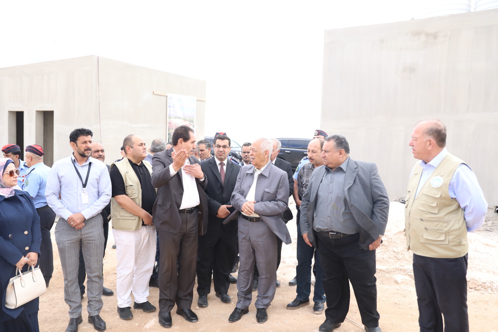  رئيس الديوان الملكي يتفقد مشاريع مبادرات ملكية تنموية في المفرق 