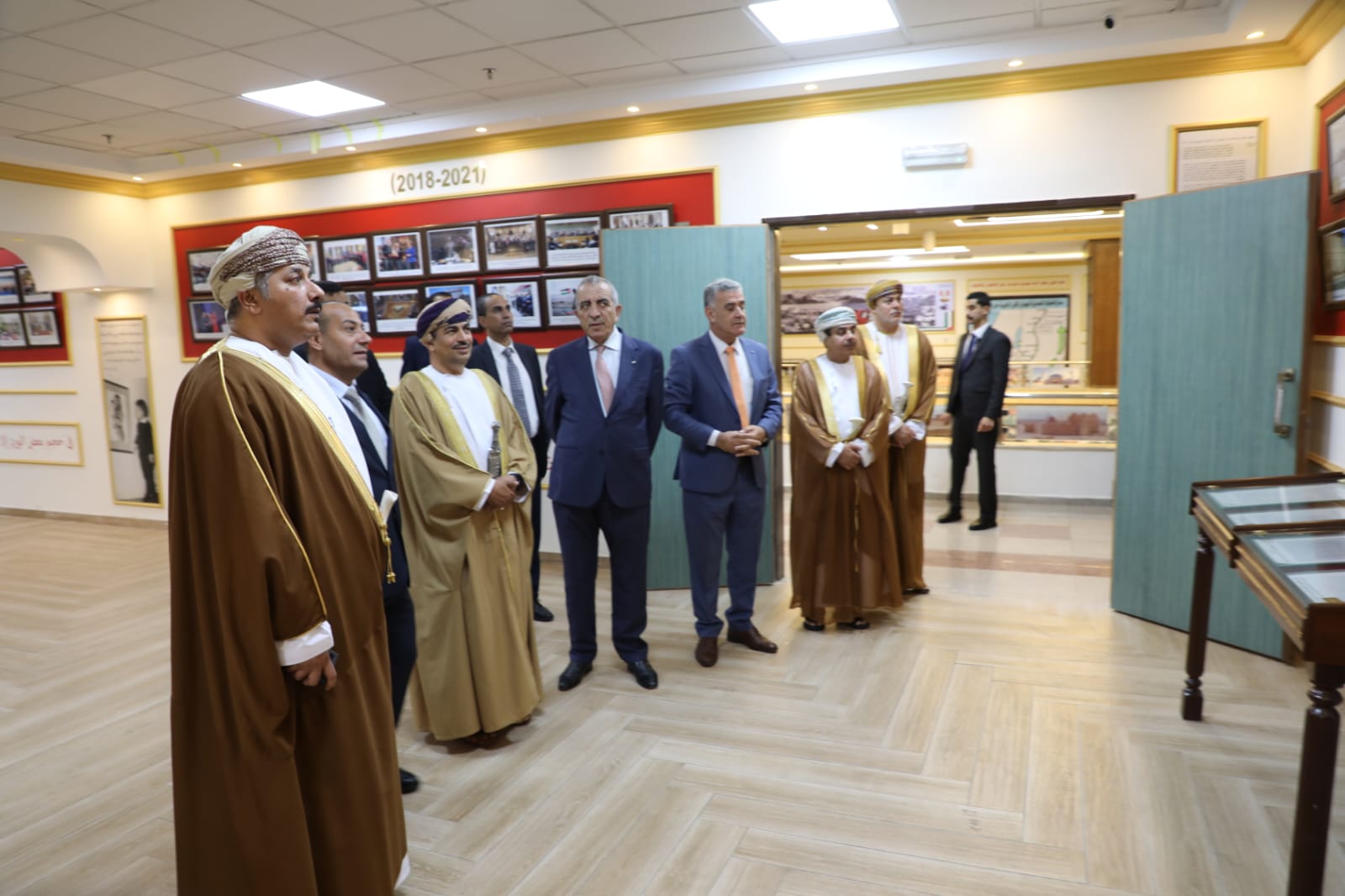 وزير الثقافة يبحث ووزير الإعلام العُماني سبل تعزيز التعاون المشترك