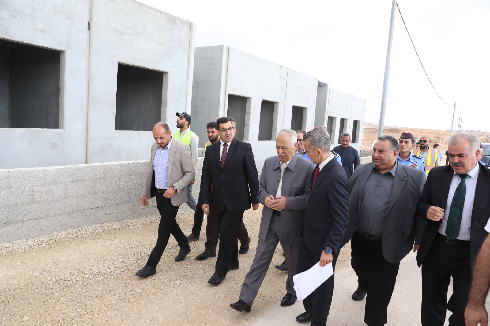  رئيس الديوان الملكي يتفقد مشاريع مبادرات ملكية تنموية في المفرق 