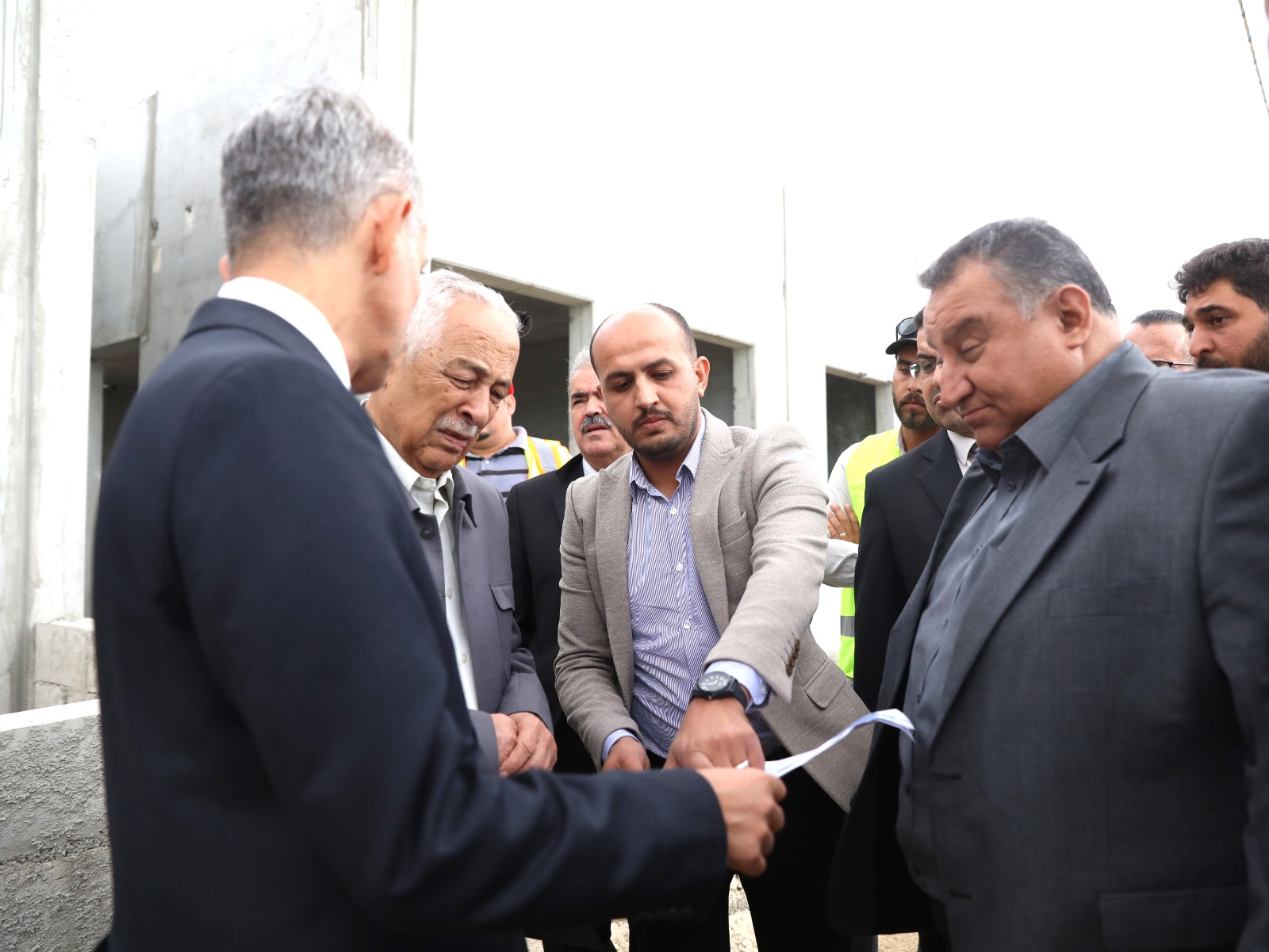  رئيس الديوان الملكي يتفقد مشاريع مبادرات ملكية تنموية في المفرق 