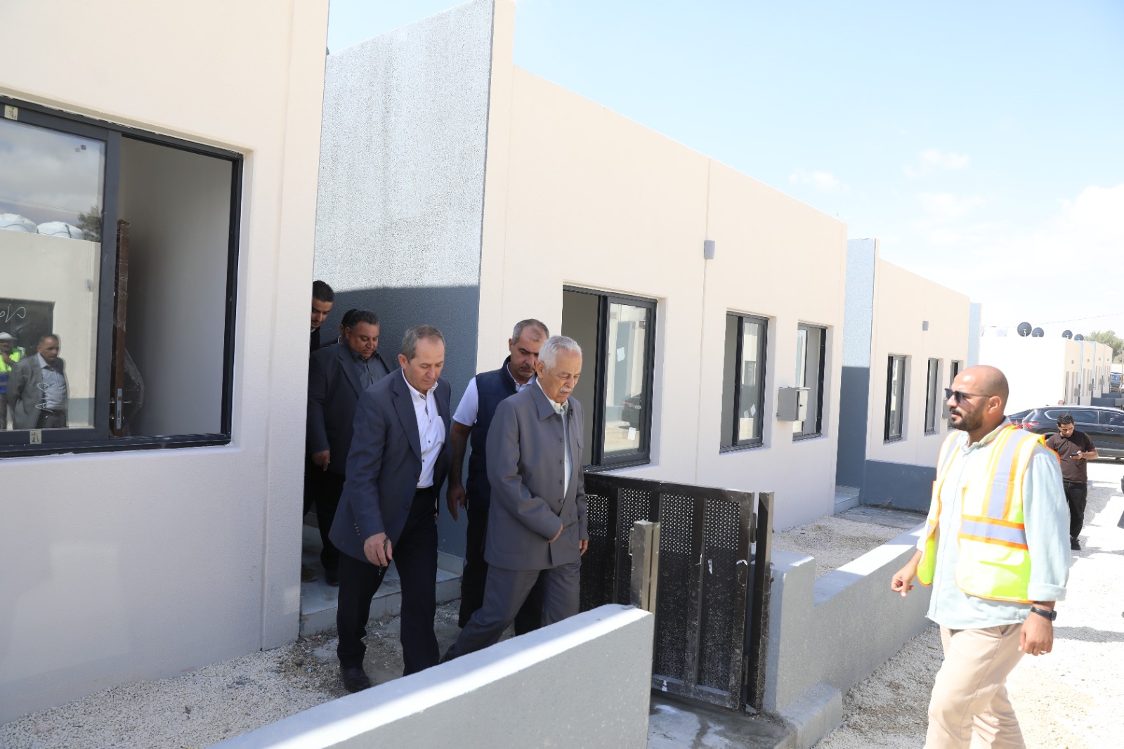  رئيس الديوان الملكي يتفقد مشاريع مبادرات ملكية تنموية في المفرق 