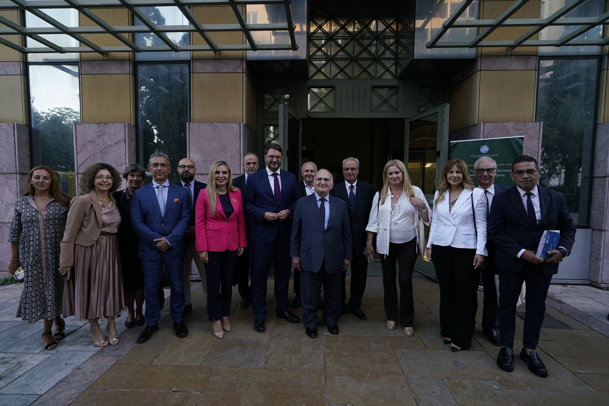 الأمير الحسن بن طلال يختتم زيارة عمل إلى أثينا