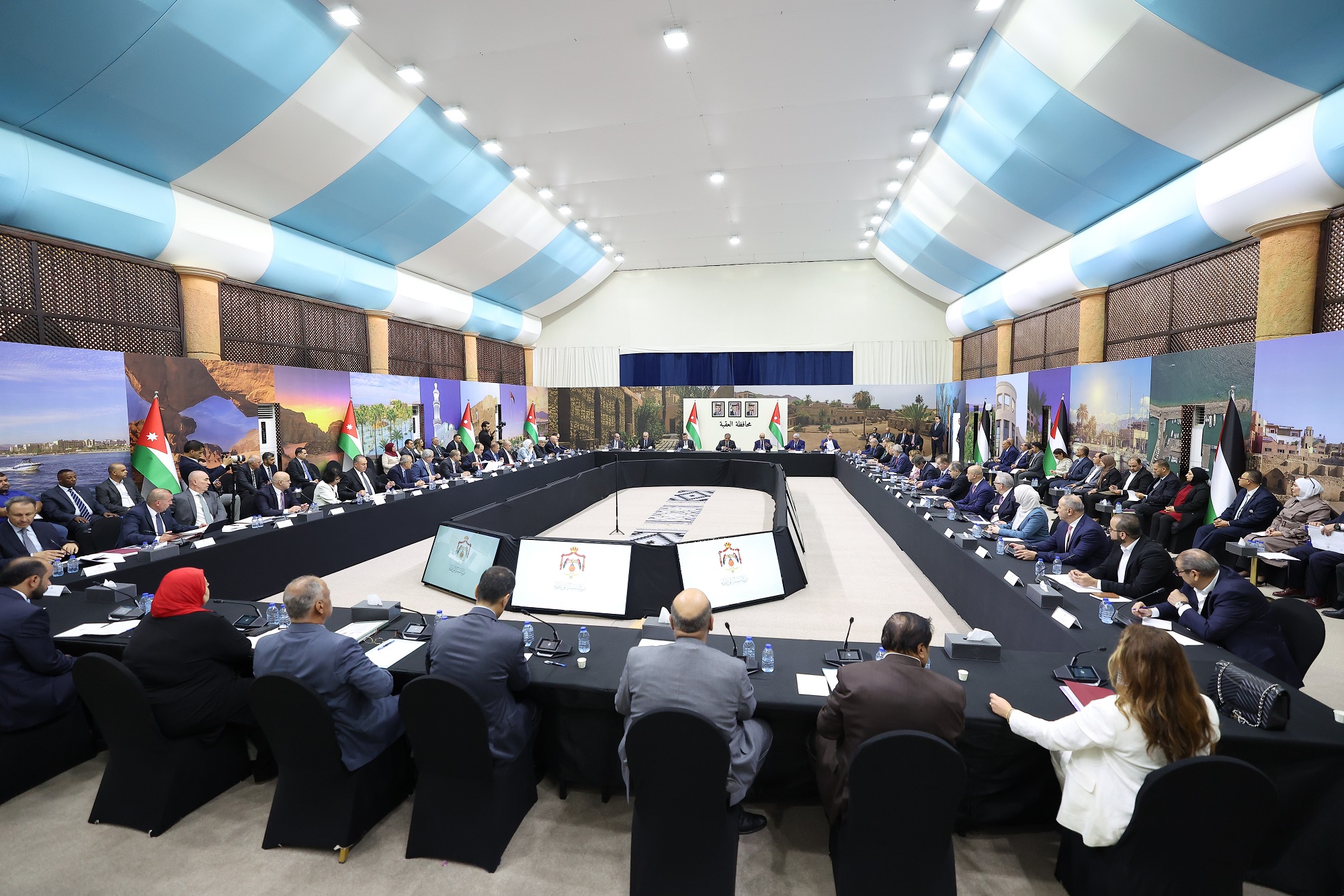 رئيس الوزراء: العقبة ستكون منطلقاً لأهم المشاريع الاستراتيجية الوطنية فهي نقطة البداية لمشروع الناقل الوطني للمياه ومشاريع السكك الوطنية