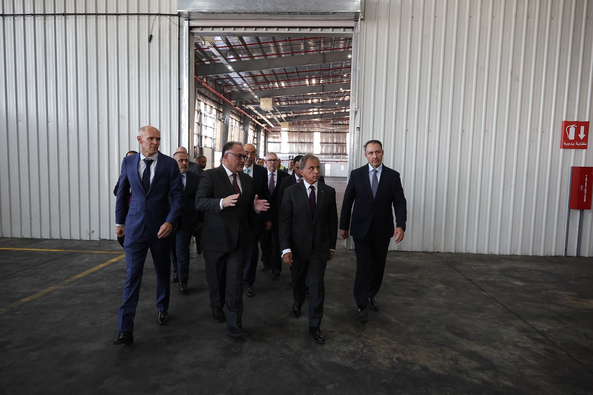 رئيس الوزراء يضع حجر الأساس لمشروع محطة تزويد الصِّناعات في العقبة بالغاز الطبيعي ويتفقَّد مشروعيّ المجمَّع الاستثماري والقرية اللوجستيَّة وخطط توسعتهما