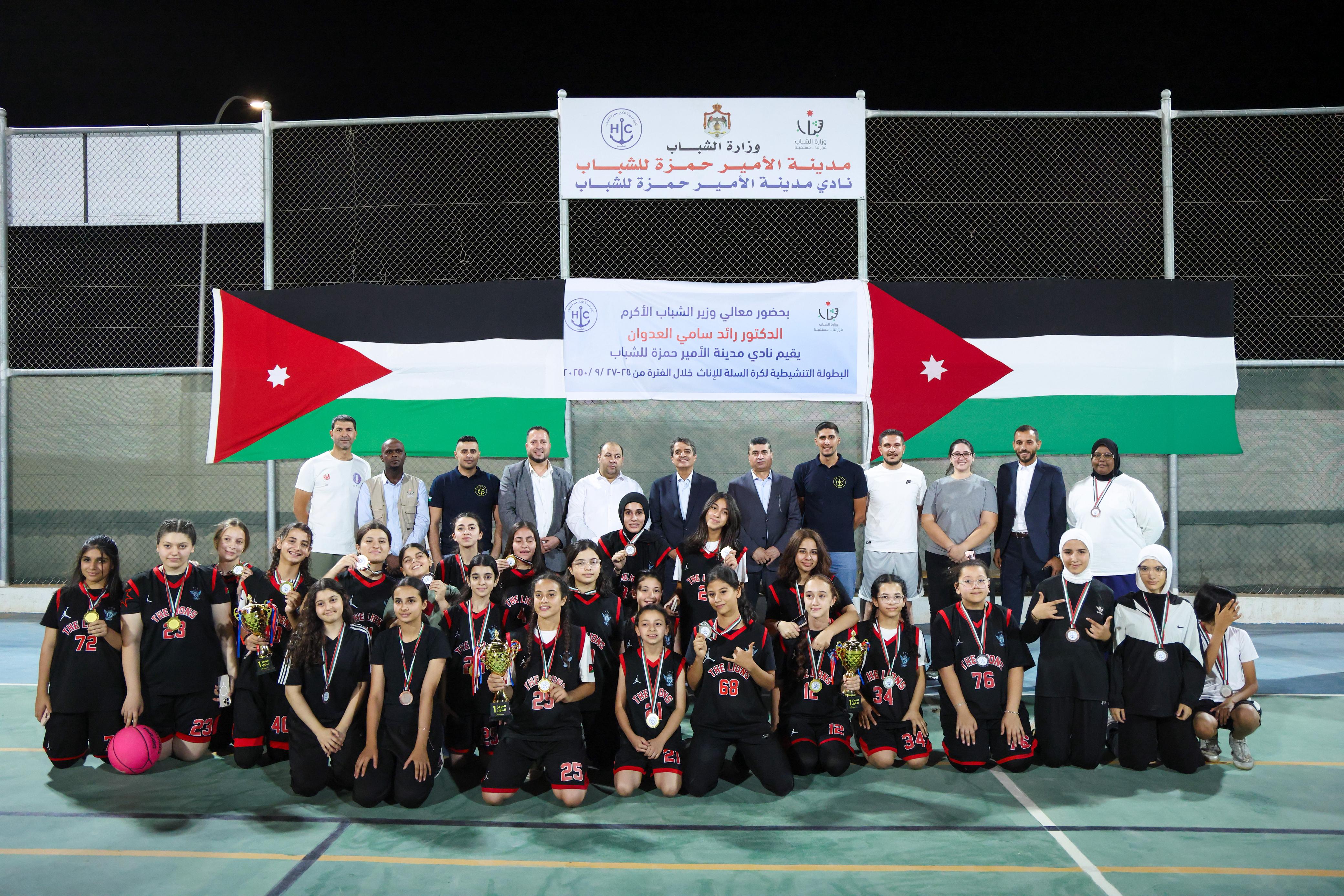 وزير الشباب يتفقد المرافق الرياضية في العقبة 