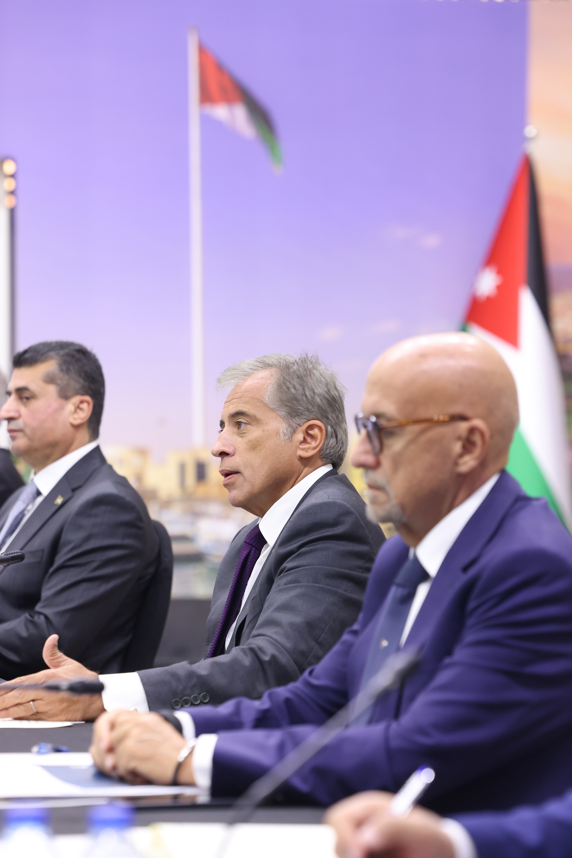 رئيس الوزراء: العقبة ستكون منطلقاً لأهم المشاريع الاستراتيجية الوطنية فهي نقطة البداية لمشروع الناقل الوطني للمياه ومشاريع السكك الوطنية