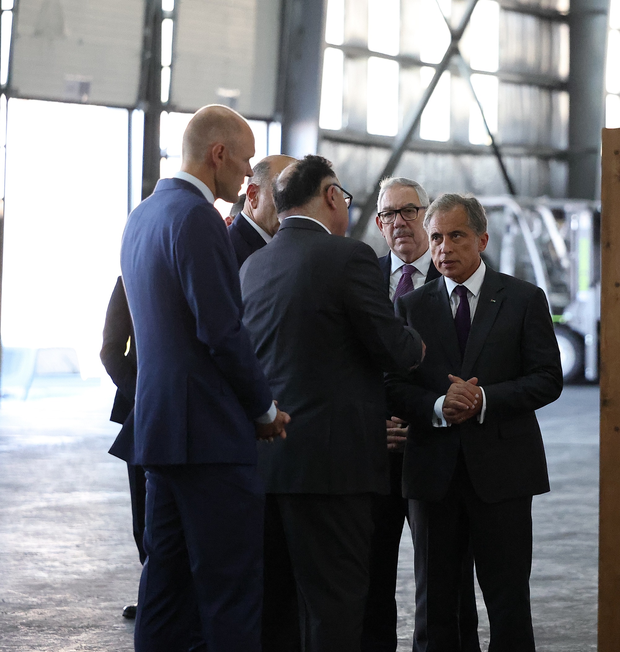 رئيس الوزراء يضع حجر الأساس لمشروع محطة تزويد الصِّناعات في العقبة بالغاز الطبيعي ويتفقَّد مشروعيّ المجمَّع الاستثماري والقرية اللوجستيَّة وخطط توسعتهما