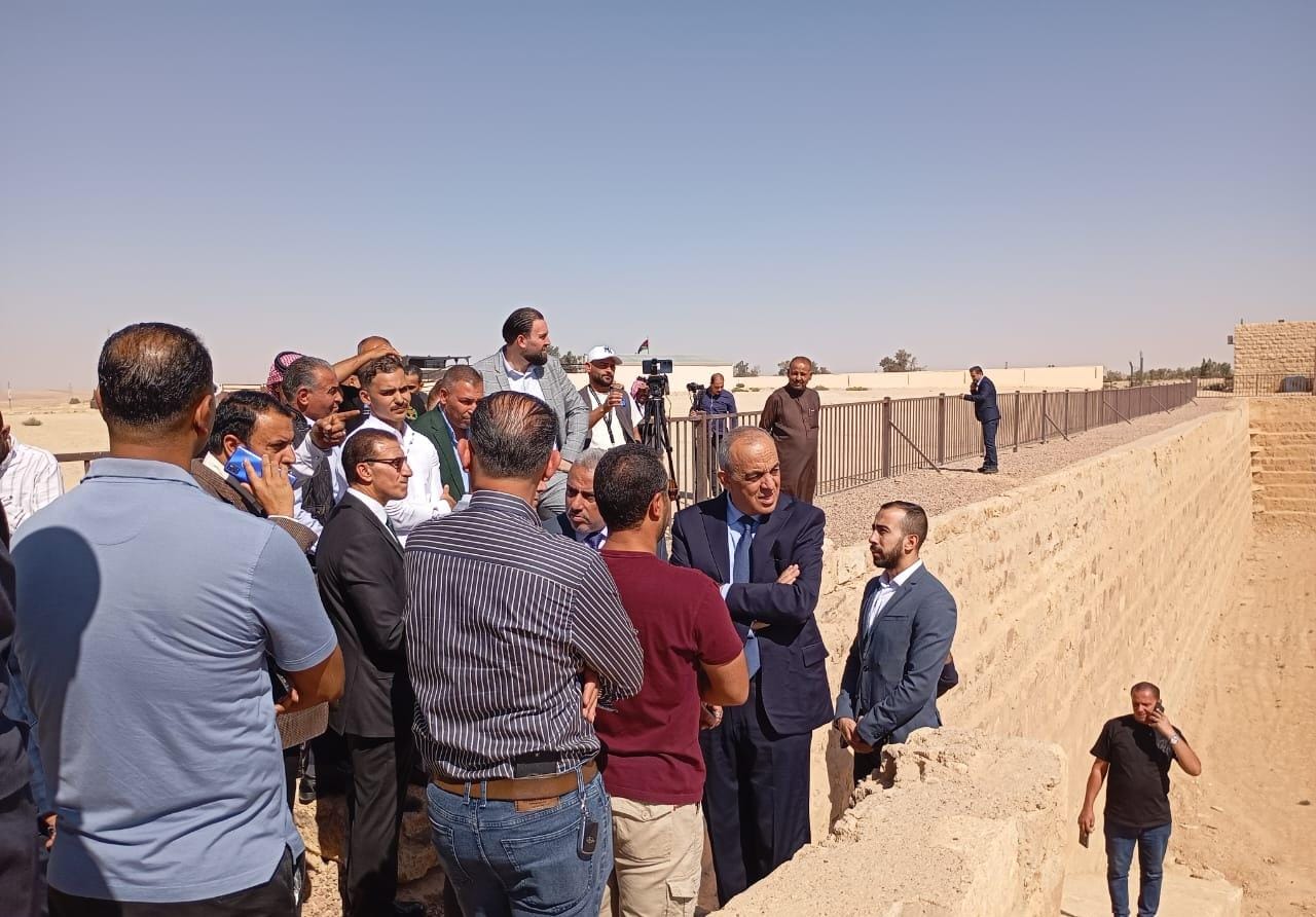 وزير السياحة يفتتح مشروع تطوير قلعة القطرانة الأثرية