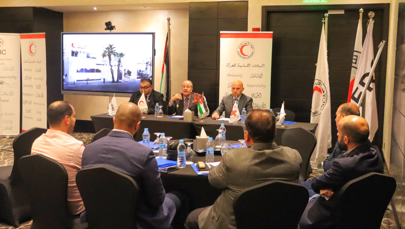 الهلال الأحمر ينظم ورشة عمل لتعزيز التعاون مع السلطات المحلية