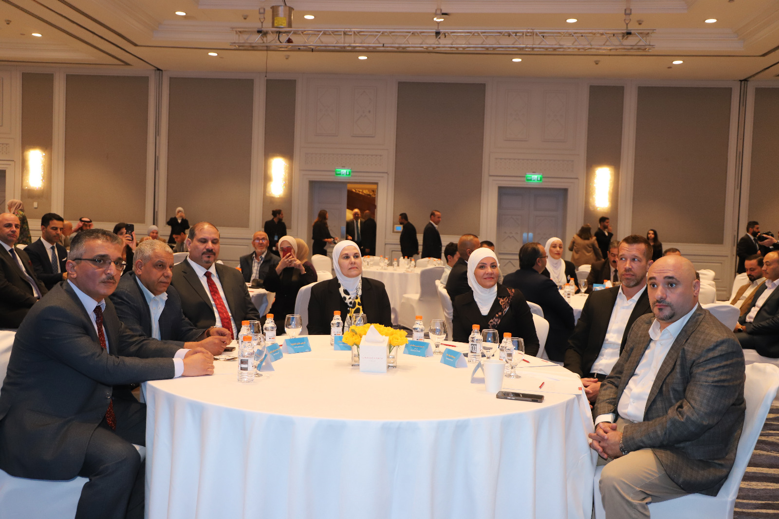 التربية تكرم مدراء تربية وموظفين متميزين