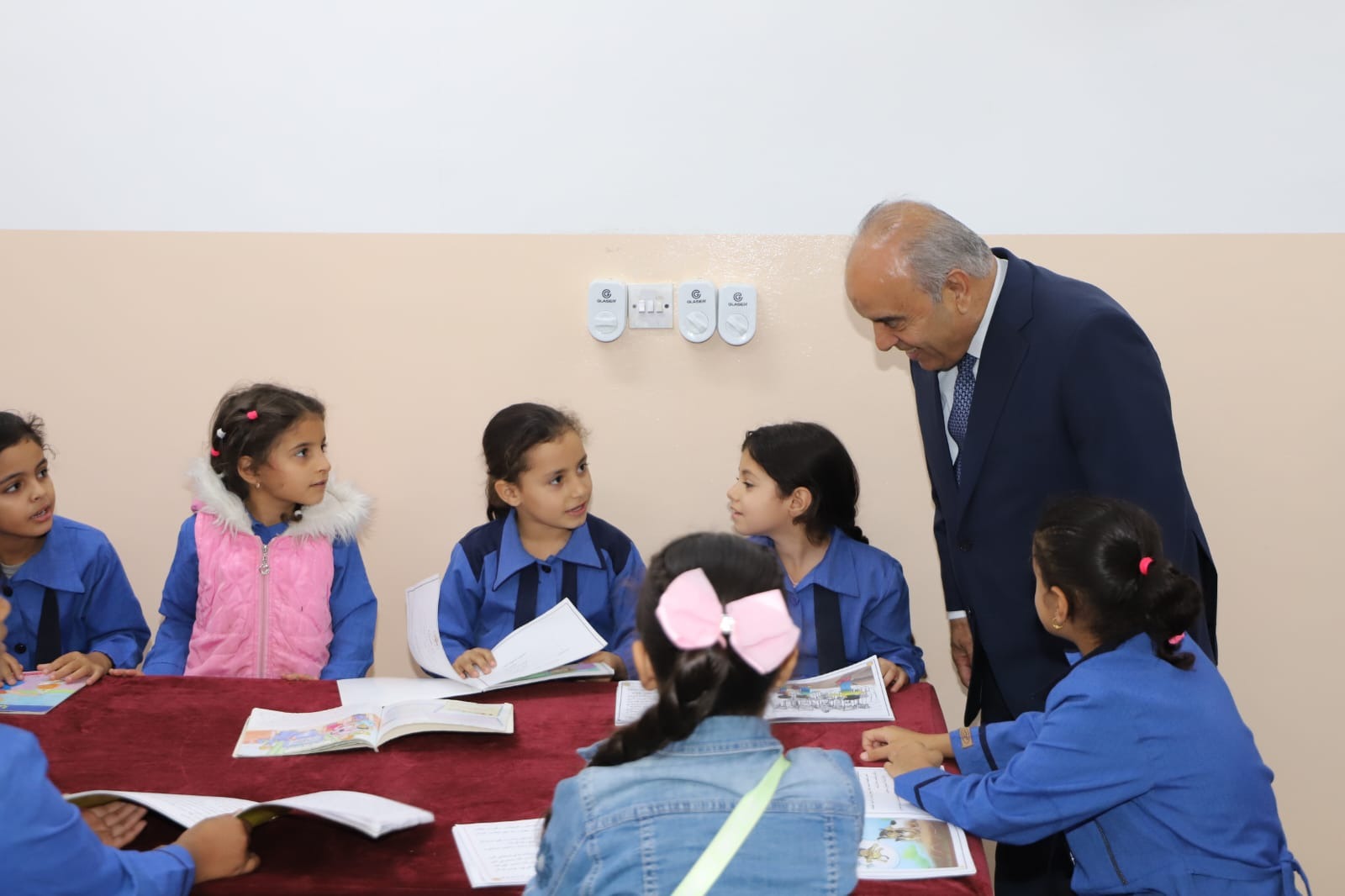 وزير التربية يتفقد عددا من مدارس الجيزة