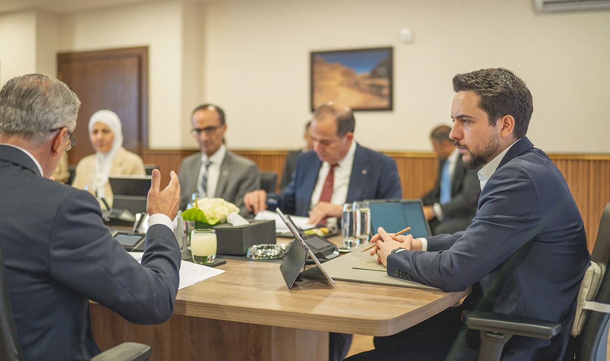 ولي العهد يطلع على الاستراتيجية الوطنية للأمن السيبراني 2025 - 2028 