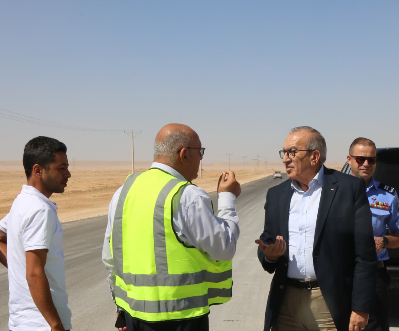 وزير الأشغال يتفقد سير العمل في مشاريع طرق بمحافظتي مادبا والكرك