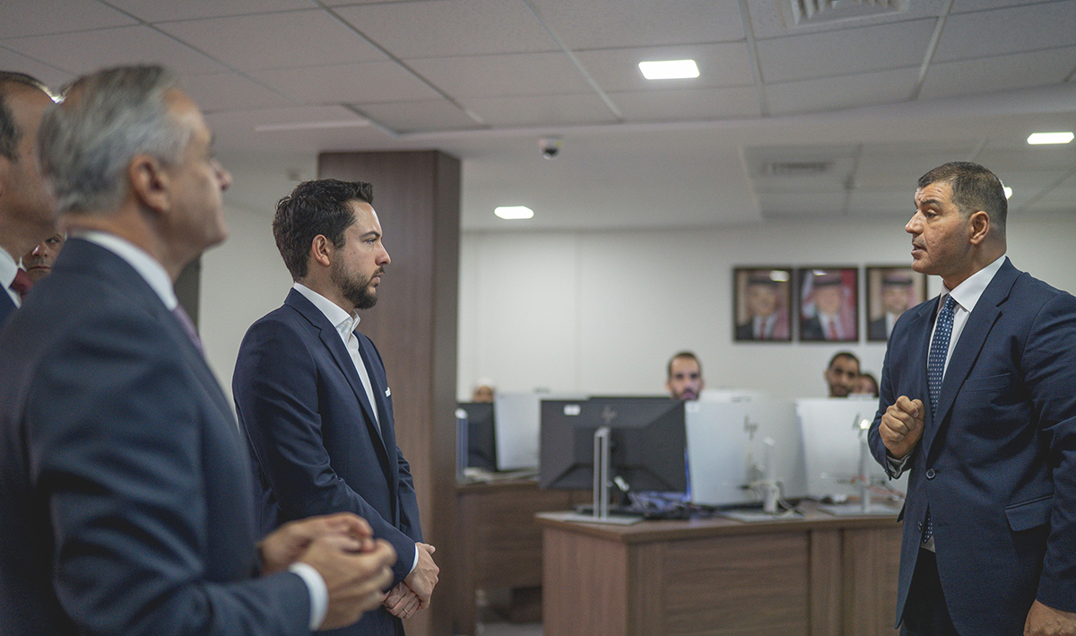 ولي العهد يطلع على الاستراتيجية الوطنية للأمن السيبراني 2025 - 2028 