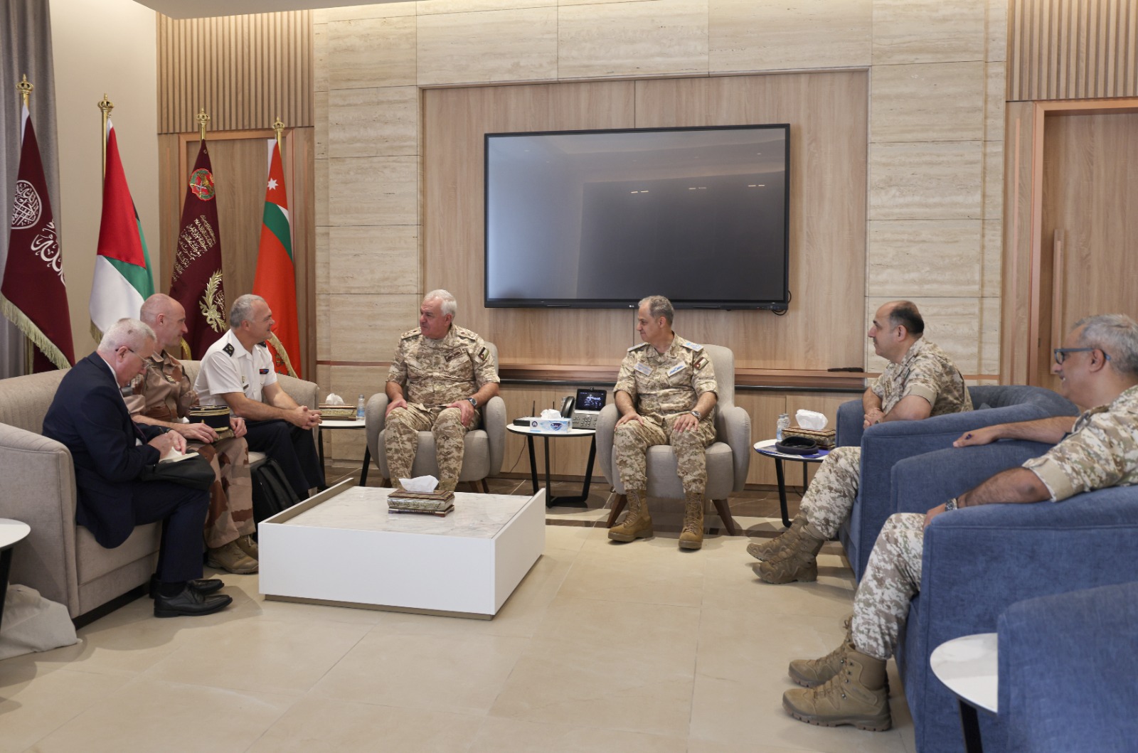 الحنيطي يستقبل وفداً عسكرياً فرنسياً