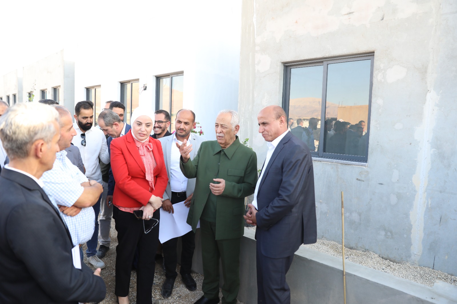  رئيس الديوان الملكي يتفقد مشاريع مبادرات ملكية في البلقاء والكرك 