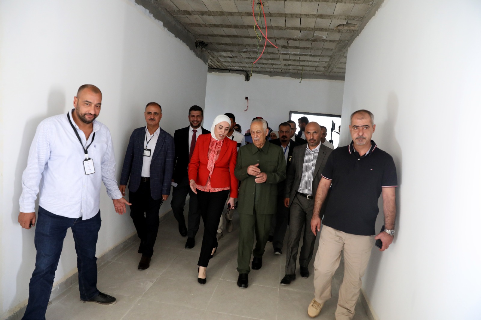  رئيس الديوان الملكي يتفقد مشاريع مبادرات ملكية في البلقاء والكرك 