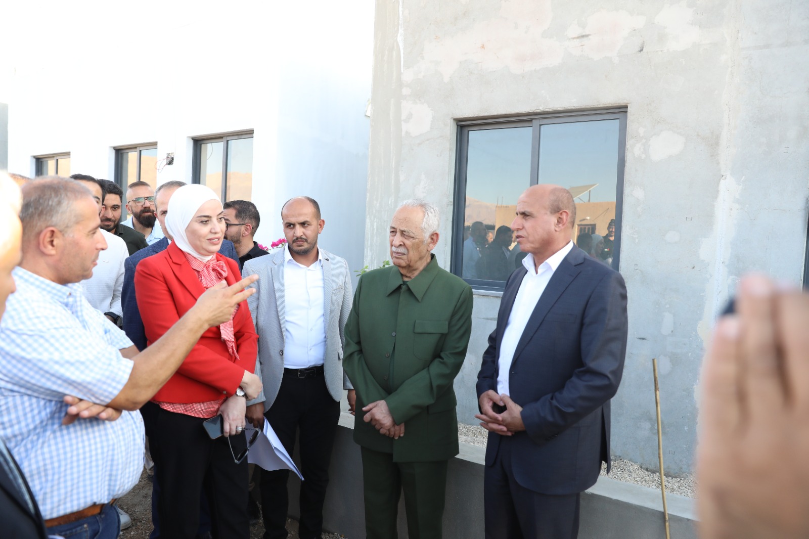  رئيس الديوان الملكي يتفقد مشاريع مبادرات ملكية في البلقاء والكرك 