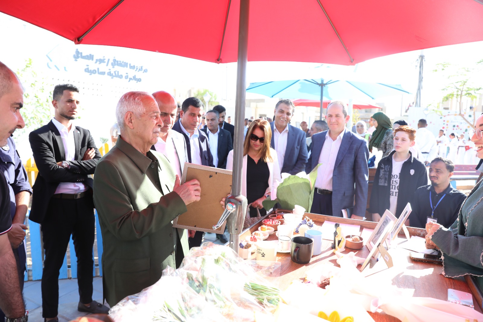  رئيس الديوان الملكي يتفقد مشاريع مبادرات ملكية في البلقاء والكرك 