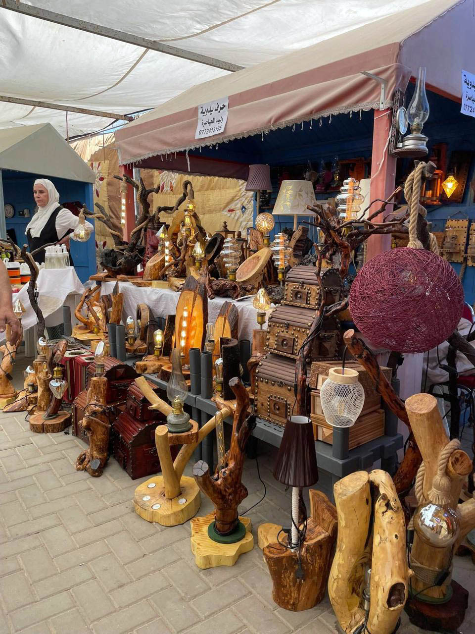 جرش: معرضحكاية تحفة يوظف مخلفات الطبيعة بإبداعات فنية تراثية