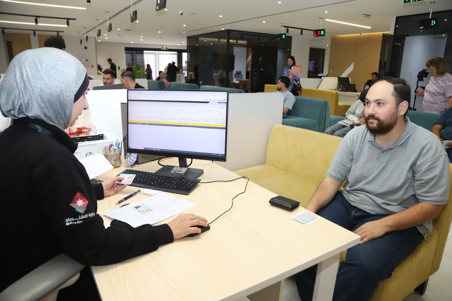 إنجاز أكثر من 4 ملايين معاملة في مراكز الخدمات حتى نهاية أيلول 