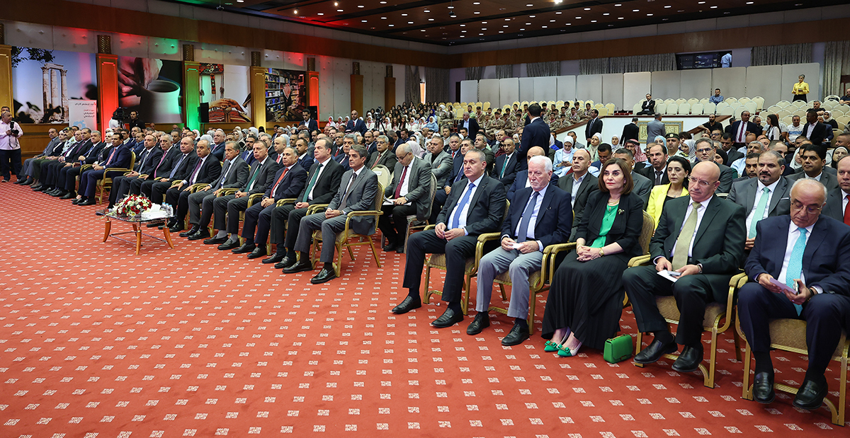  رئيس الوزراء يرعى حفل التكريم السنوي للمعلمين بمناسبة يوم المعلم العالمي 