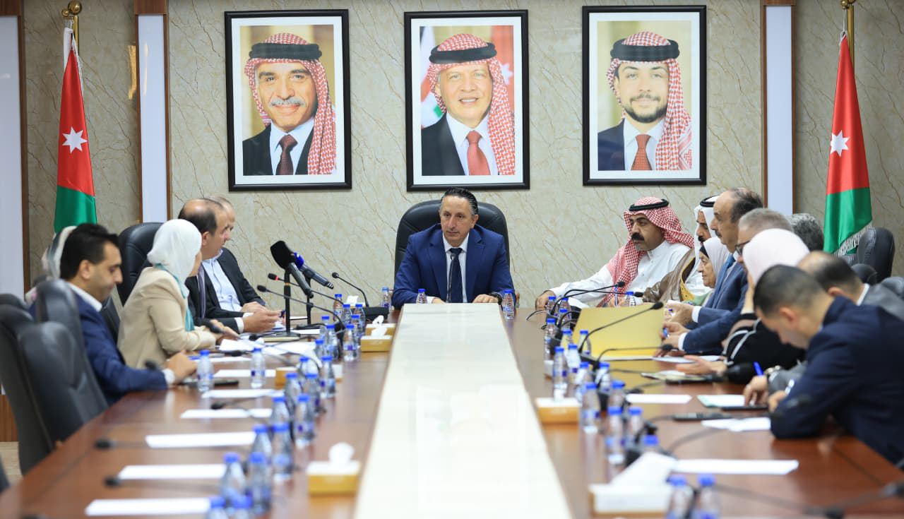 العمل النيابية تبحث التوسع بمراكز الخدمات الحكومية