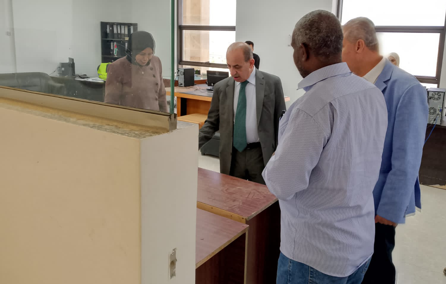 وزير الإدارة المحلية يتفقد بلديتي الحلابات والظليل