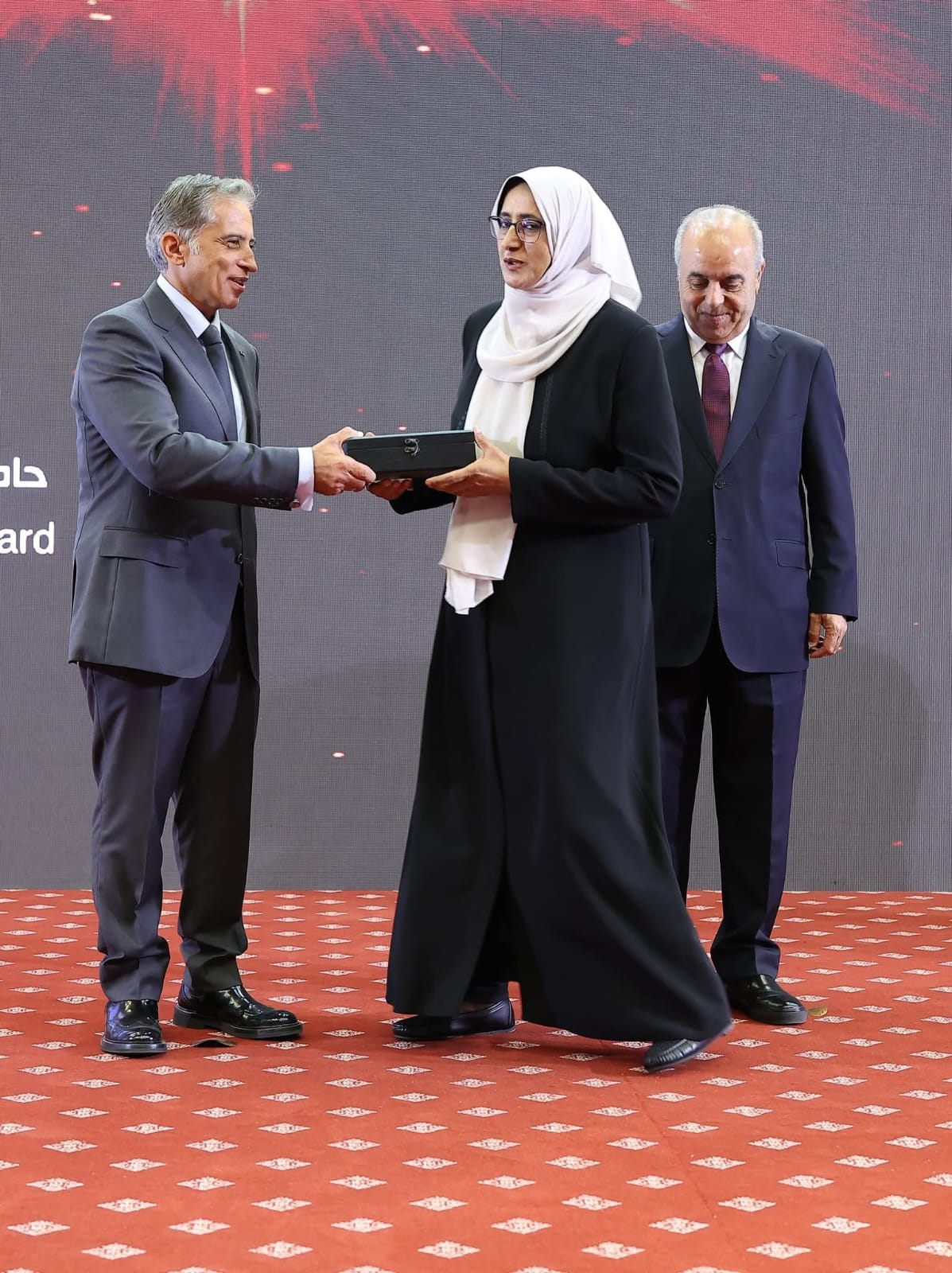 معلمون مكرمون : الاهتمام الحكومي يؤكد مكانة المعلم كركن أساسي في بناء المستقبل 