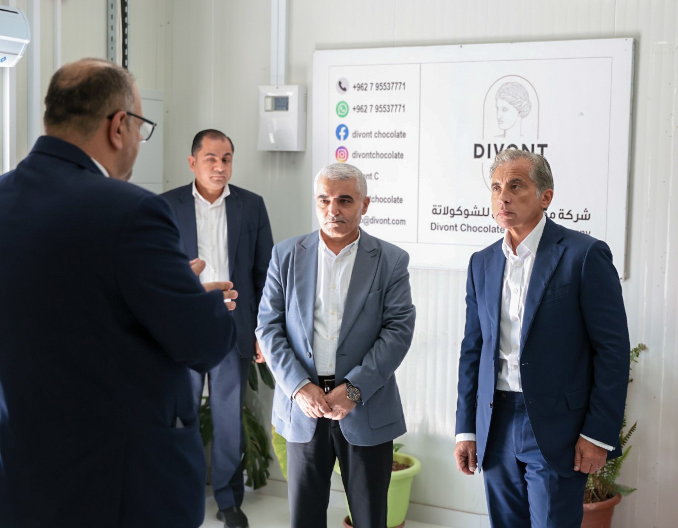 رئيس الوزراء يتفقَّد خمسة مواقع في البترا والشُّوبك ووادي موسى 