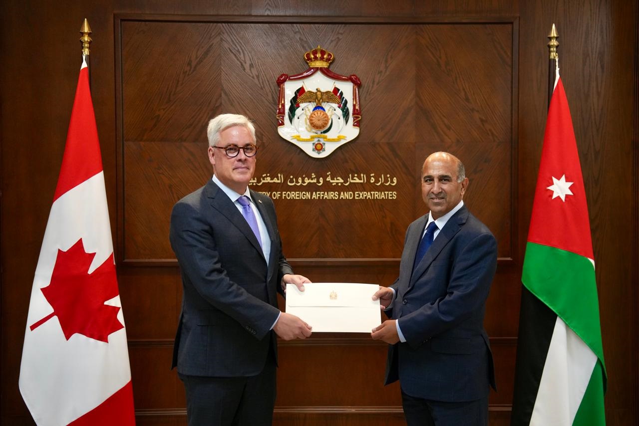 الخارجية تتسلم نسخة من أوراق اعتماد السفير الكندي