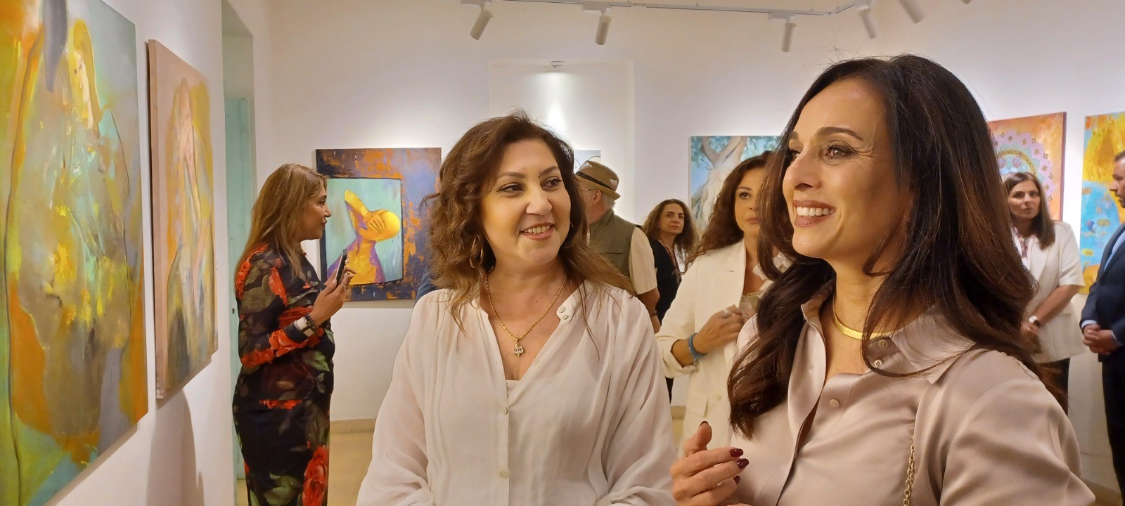 الأميرة رحمة ترعى افتتاح معرض فني مشترك