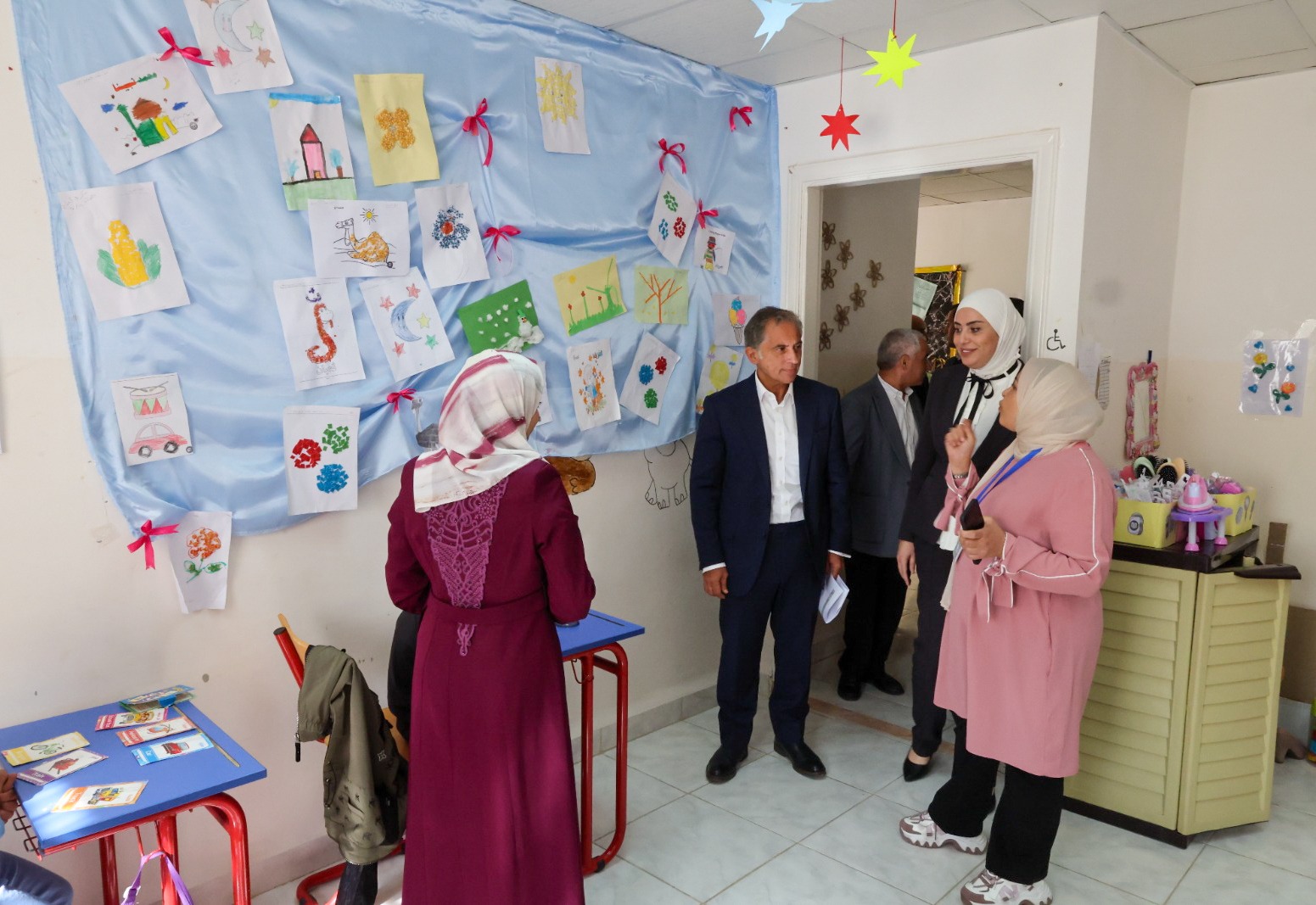 رئيس الوزراء يتفقَّد خمسة مواقع في البترا والشُّوبك ووادي موسى 