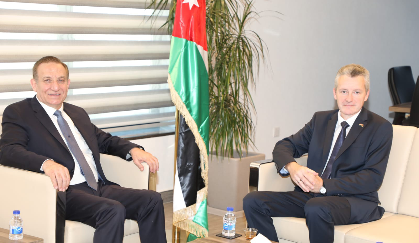 وزير الزراعة يستقبل السفير الهنغاري