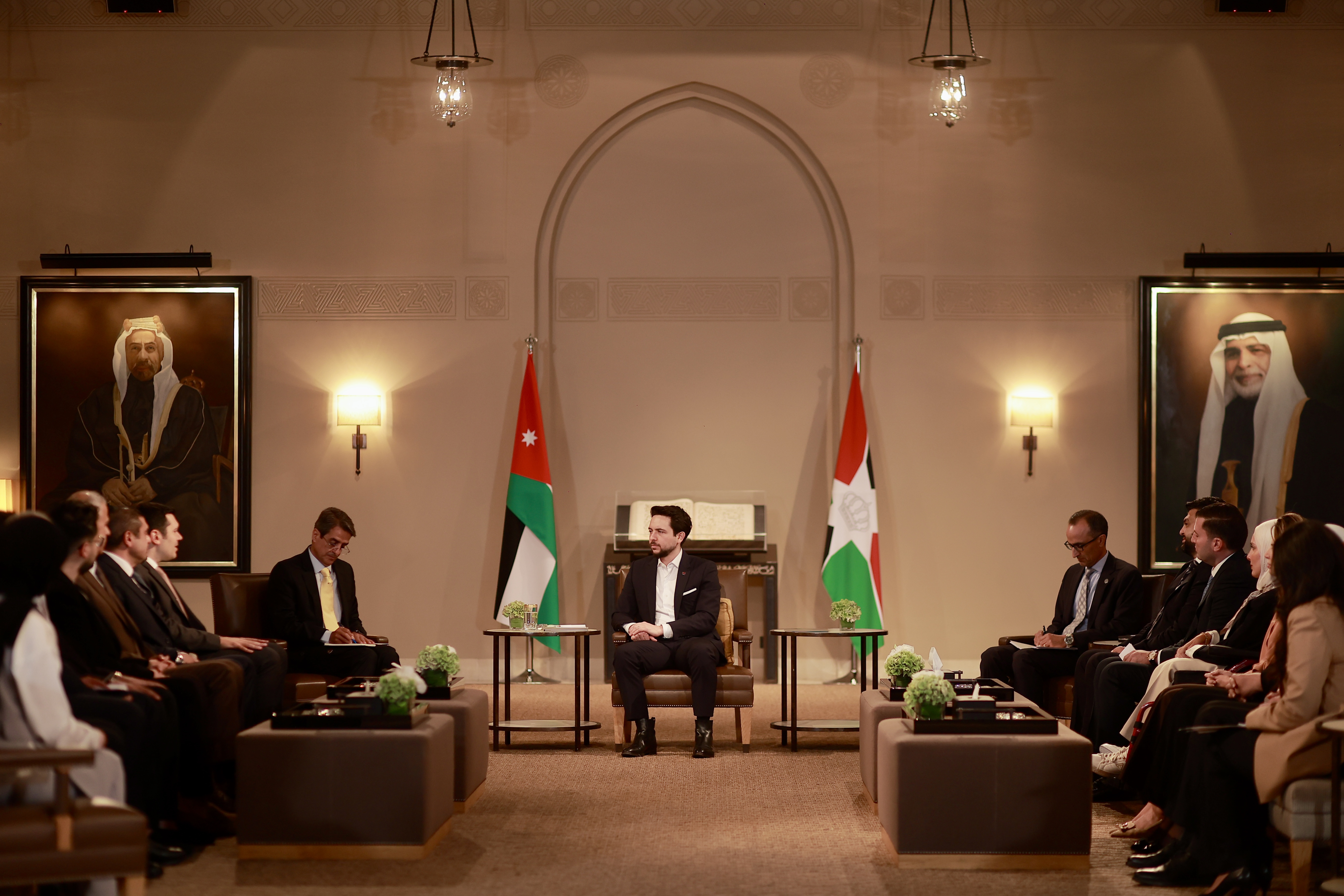 ولي العهد يلتقي الفائزين بجائزة الحسين بن عبدالله الثاني للعمل التطوعي في دورتها الثانية