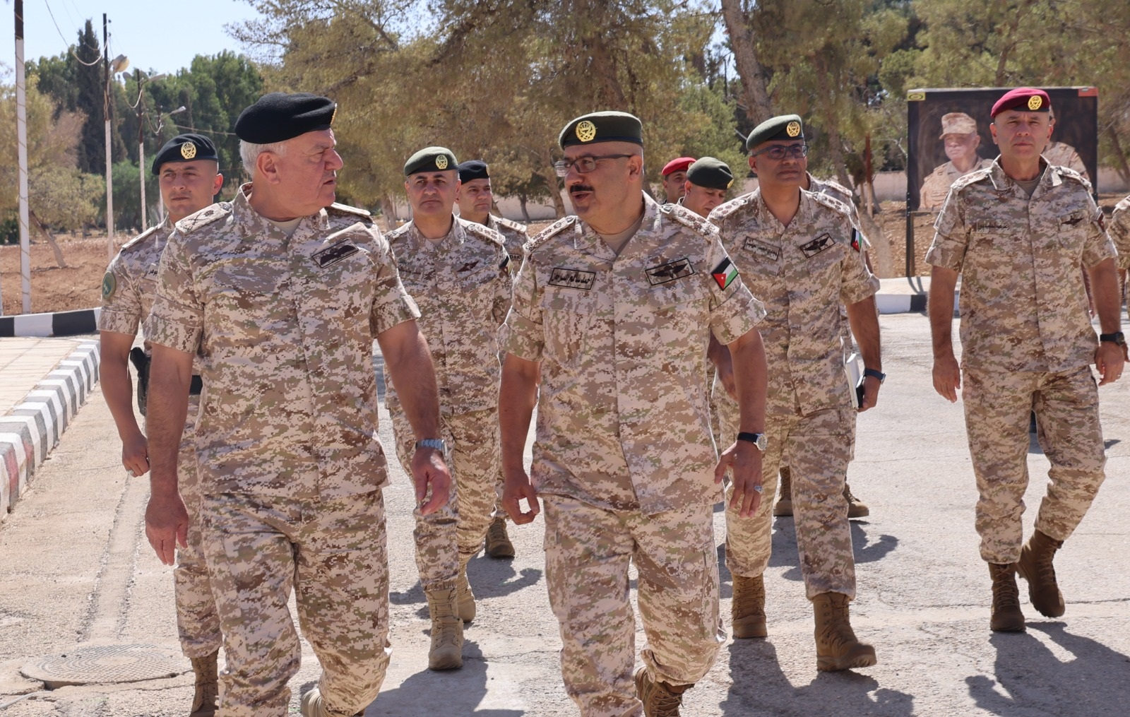 الحنيطي يزور قيادة المنطقة العسكرية الشرقية ويتفقد مجموعة الدفاع الجوي