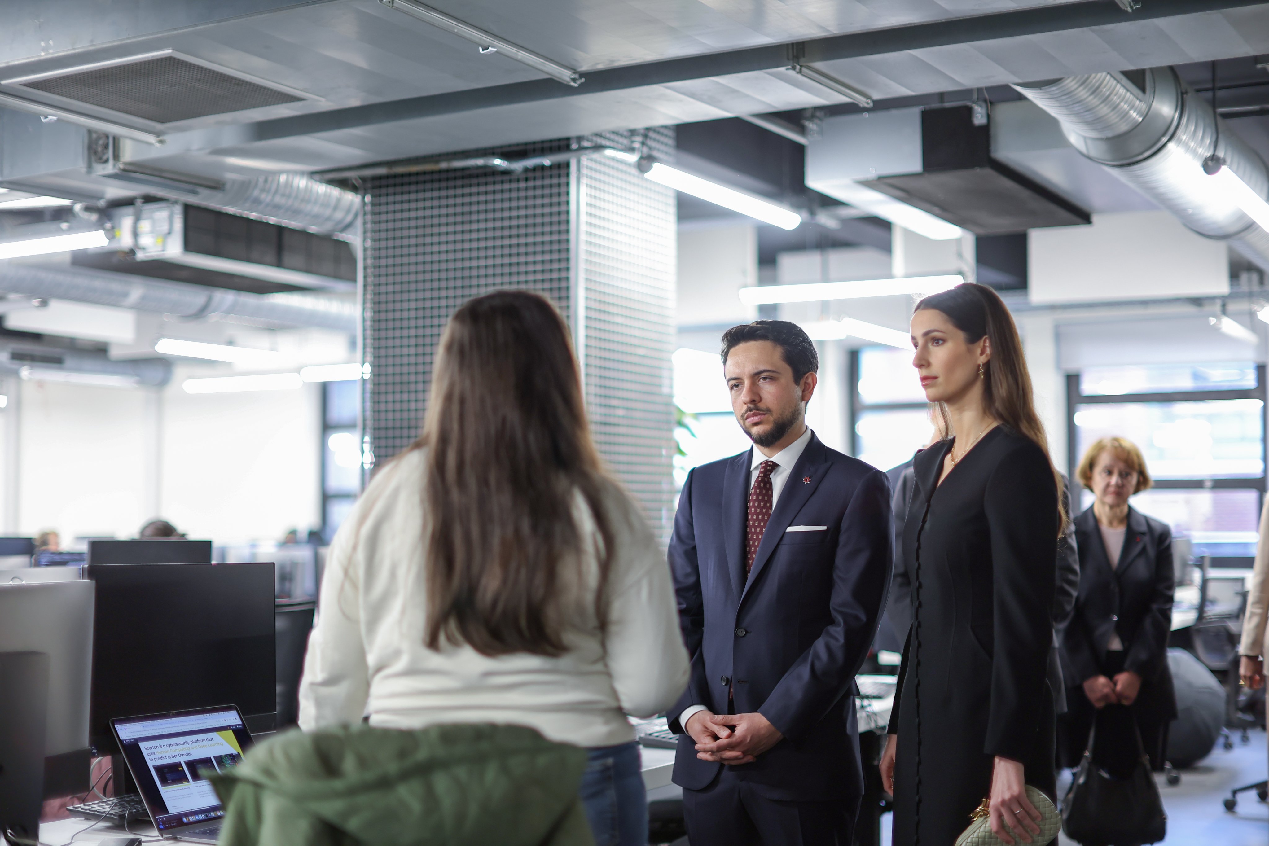 ولي العهد يزور شبكة 42 العالمية المتخصصة بعلوم الحاسوب والبرمجة في باريس