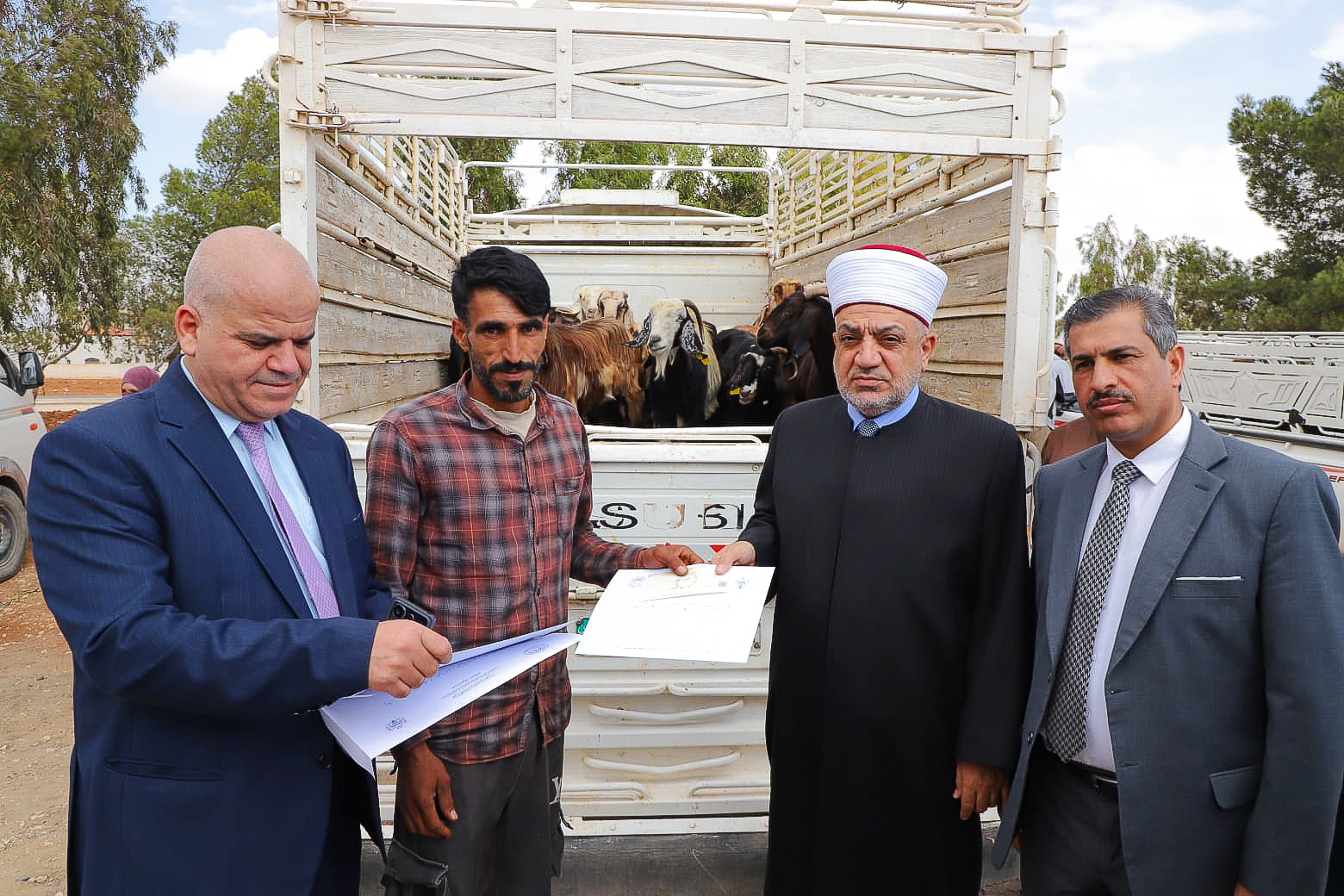 الأوقاف تسلم 8 مشاريع إنتاجية لأسر محتاجة في إربد